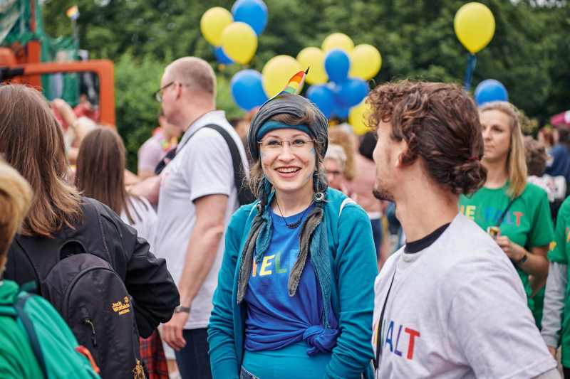 Menschen auf dem CSD in Oldenburg 2019